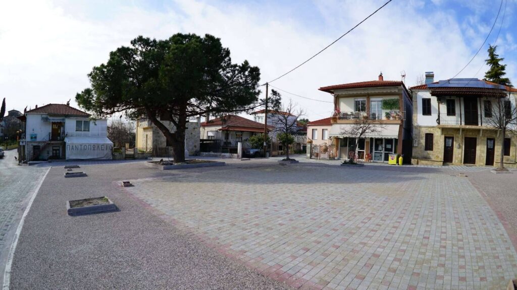 Χαλκιδική: Προχωράει η ανάπλαση της πλατείας Αγίας Παρασκευής