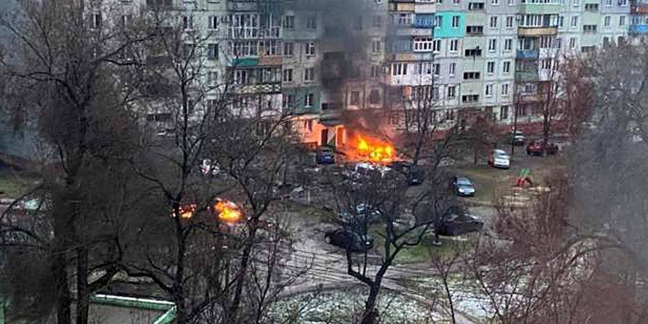 «Πόλεμος» αλληλοκατηγοριών Κιέβου – Μόσχας για την επίθεση στο θέατρο της Μαριούπολης