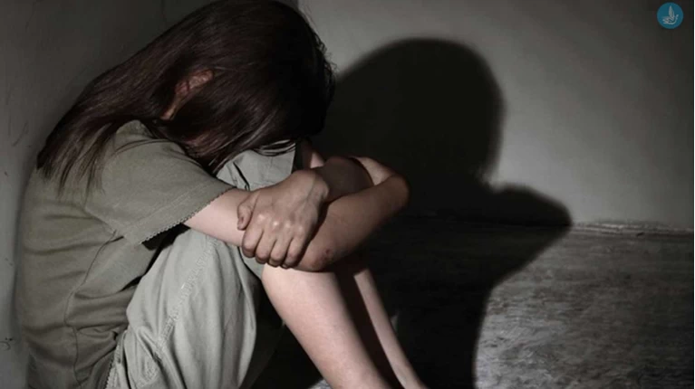 Πολύτεκνος πατέρας στη Θεσσαλονίκη , κατηγορείται ότι κακοποίησε σεξουαλικά τις ανήλικες φίλες των παιδιών του. Ο ίδιος αρνείται τα πάντα.