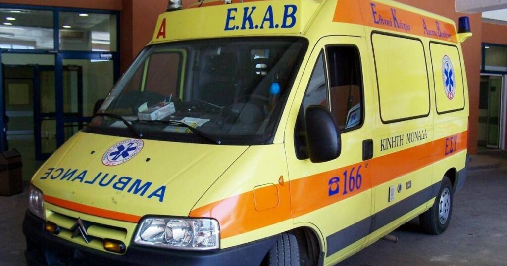 Θεσσαλονίκη: Ανατροπή ασθενοφόρου στο Πλαγιάρι