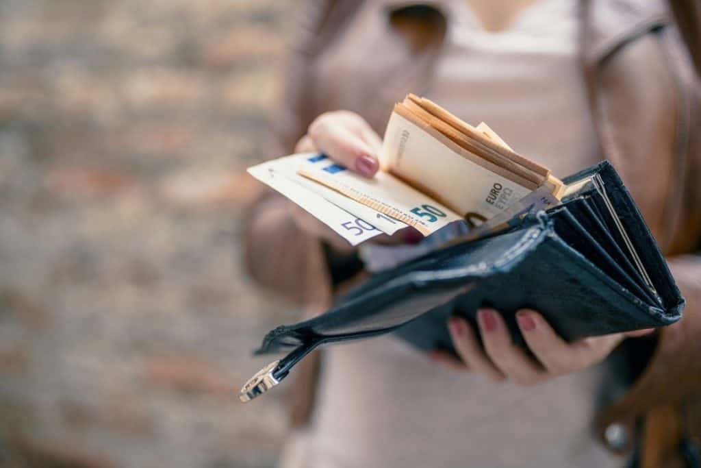 Απόφαση σταθμός του Ειρηνοδικείου Κατερίνης για κομμένα λόγω μνημονίων επιδόματα στο δημόσιο