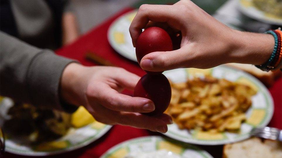 Πασχαλινό τραπέζι: Πώς θα καταναλώσετε με ασφάλεια κρέας και αυγά – Οδηγίες από τον ΕΟΔΥ