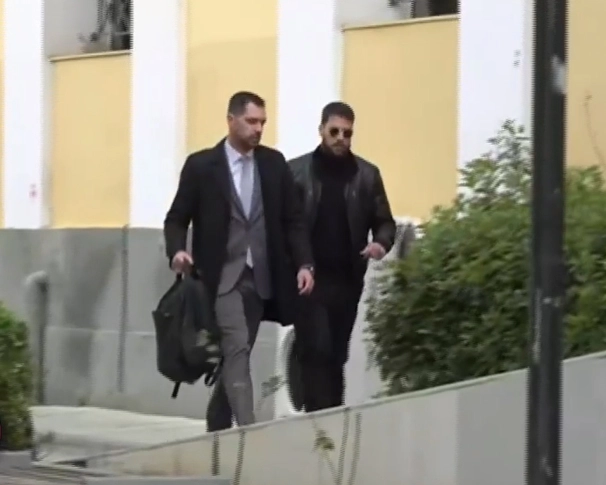 Πριν από λίγο μπήκε στο γραφείο της ανακρίτριας ο Μάνος Δασκαλάκης