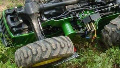 85χρονος καταπλάκώθηκε απ το τρακτέρ του και τραυματίστηκε θανάσιμα