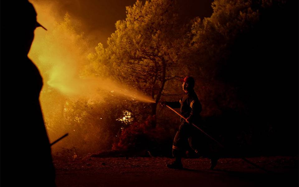 Εκκενώθηκε προληπτικά χωριό στην Ηλεία μετά από πυρκαγιά