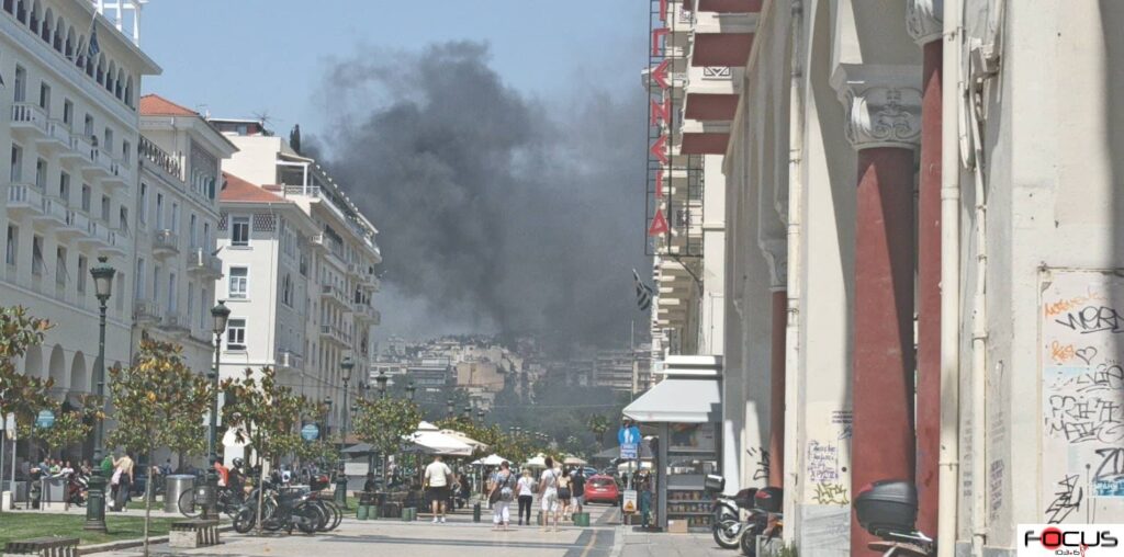 ΦΩΤΟΓΡΑΦΙΕΣ & ΒΙΝΤΕΟ: Συναγερμός στην Πυροσβεστική – Φωτιά στο κτίριο που στεγάζεται το Βιομηχανικό Επιμελητήριο Θεσσαλονίκης
