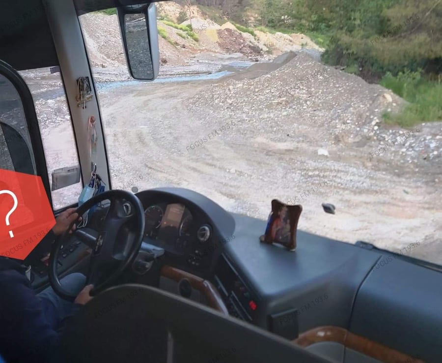 Απίστευτες εικόνες στη Βόρεια Εύβοια! – Ακόμα και τα ΚΤΕΛ περνάνε μέσα από ποτάμι γιατί είναι γκρεμισμένη γέφυρα εδώ και 4 χρόνια!