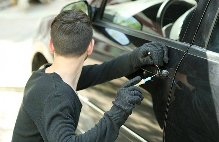 Θεσσαλονίκη: Πριν “πιαστούν στη φάκα” ρήμαξαν δεκάδες αυτοκίνητα στη Δυτ. Θεσσαλονίκη