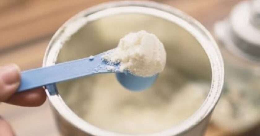 ΗΠΑ: Έξαλλοι οι γονείς με την κυβέρνηση Μπάιντεν λόγω της έλλειψης σε βρεφικό γάλα