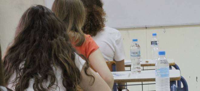 Με μάσκες και αποστάσεις οι Πανελλαδικές εξετάσεις