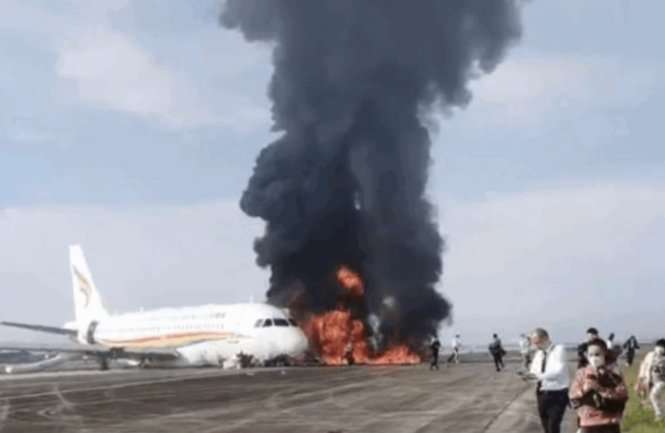 Κίνα: Αεροσκάφος πήρε φωτιά λίγο πριν προσγειωθεί