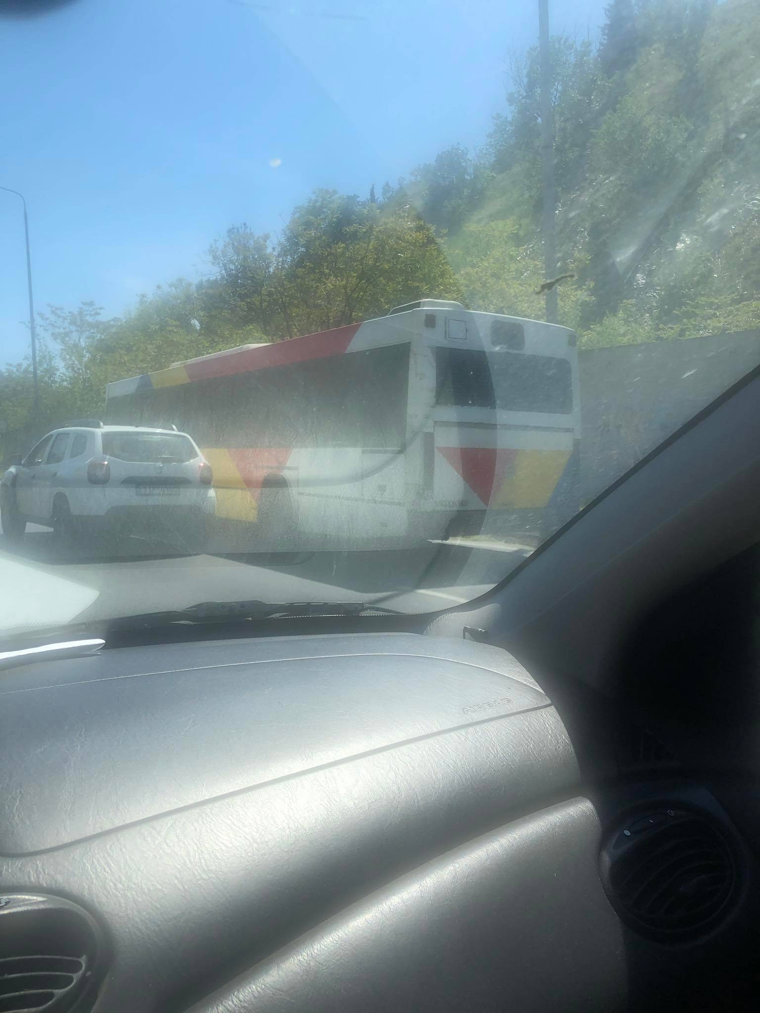 ΦΩΤΟ: Μποτιλιάρισμα στην Περιφερειακή οδό Θεσσαλονίκης εξαιτίας βλάβης σε λεωφορείο