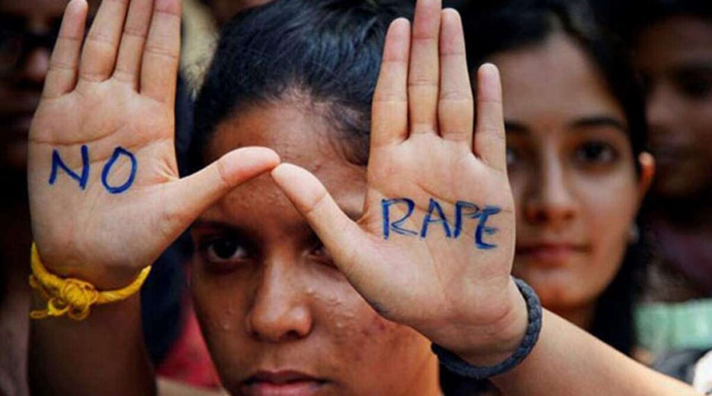 Ινδία: 13άχρονη βιάστηκε από αστυνομικό όταν πήγε στην αστυνομία να καταγγείλει τον ομαδικό βιασμό της