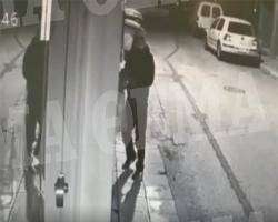 Κατερίνη: Διέρρηξε μαγαζί οπτικών στο κέντρο της πόλης φορώντας μάσκα νεκροκεφαλή. Εντοπίστηκε από κάμερα ασφαλείας