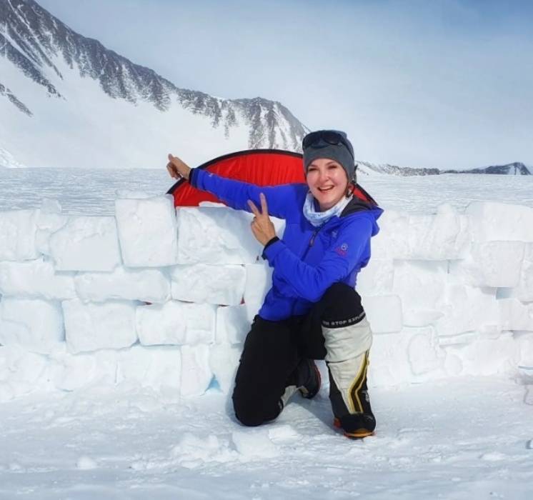 Περήφανα κυματίζει πλέον η ελληνική σημαία στο Νότιο Πόλο