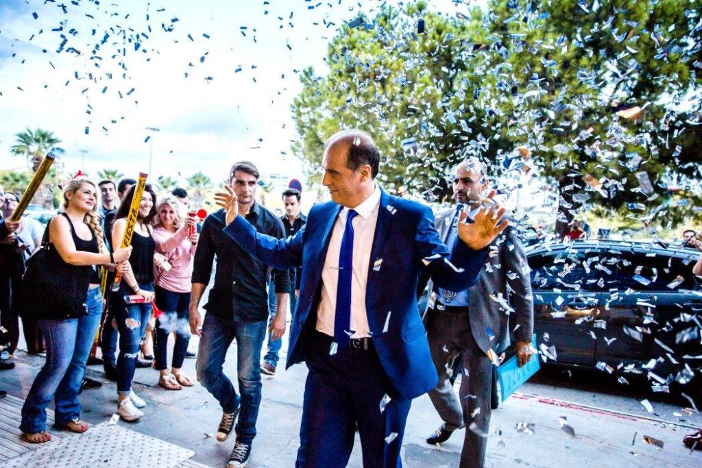 ΕΛΛΗΝΙΚΗ ΛΥΣΗ-ΟΜΙΛΙΑ ΤΟΥ ΠΡΟΕΔΡΟΥ ΤΗΣ ΕΛΛΗΝΙΚΗΣ ΛΥΣΗΣ ΚΥΡΙΑΚΟΥ ΒΕΛΟΠΟΥΛΟΥ ΣΤΟ ΠΕΡΙΣΤΕΡΙ