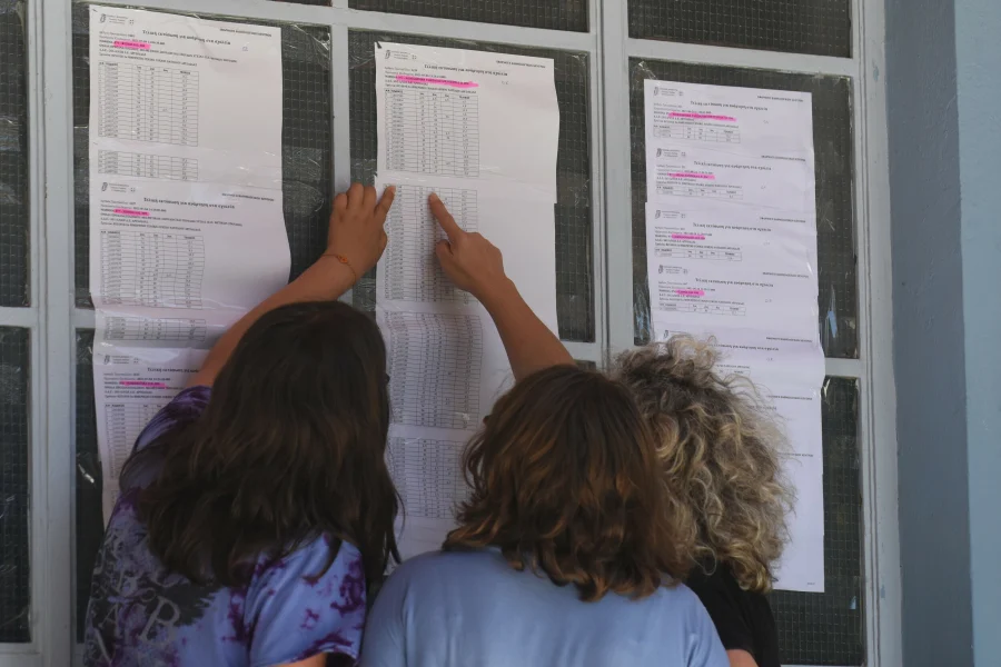 Πανελλήνιες εξετάσεις: 9.000 λιγότερες θέσεις εισακτέων, σε σχέση με πέρσι