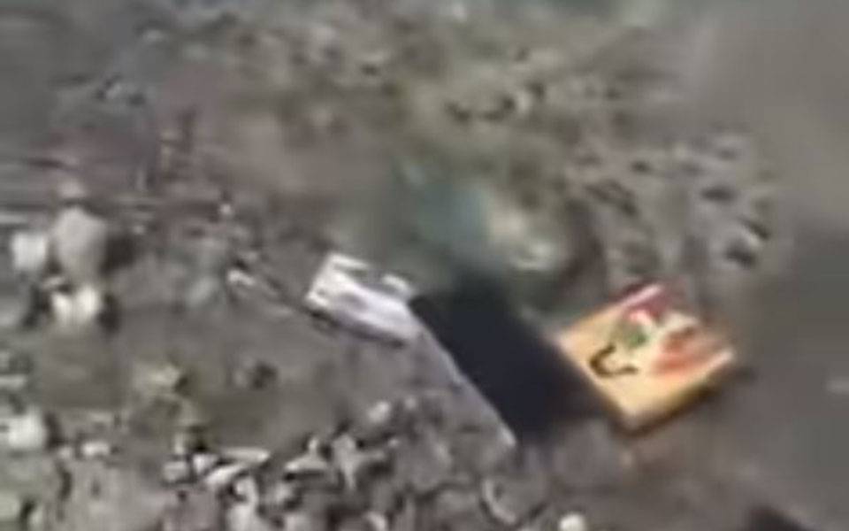 Μέγα μυστήριο στην Εύβοια: Η θάλασσα ξέβρασε σε παραλία εικόνες αγίων(βίντεο)