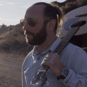 ΗΧΗΤΙΚΟ: Ο Γιάννης Μαρκόπουλος παρουσιάζει το νέο του τραγούδι στην εκπομπή του Γιάννη Μπέκα