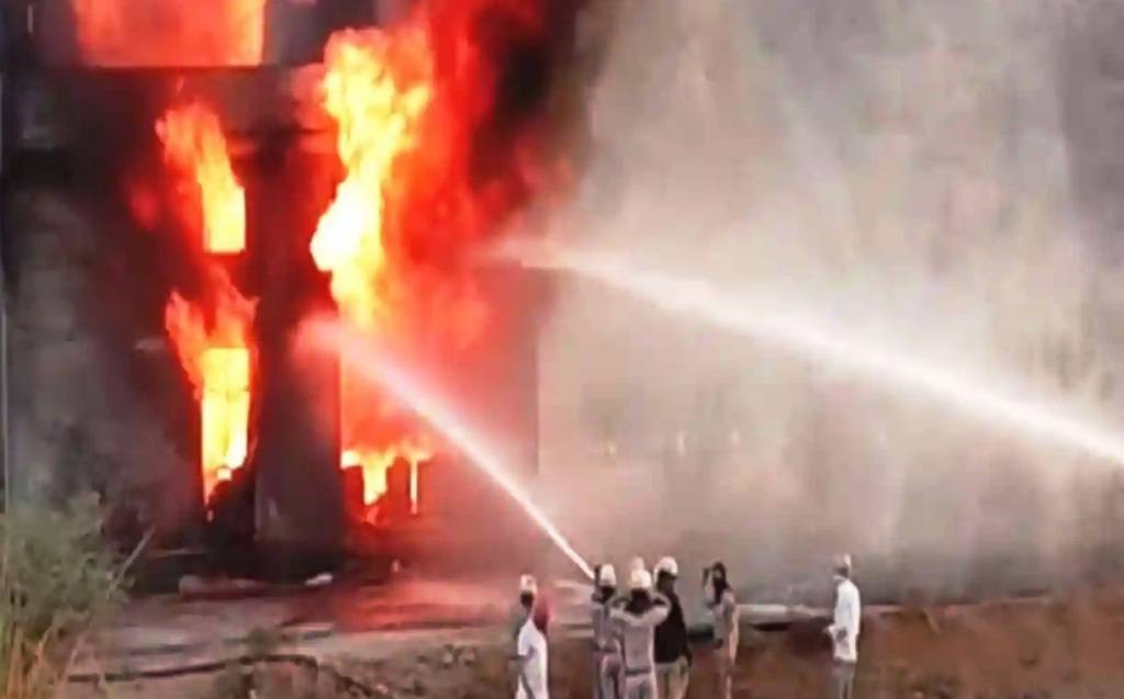 Τουλάχιστον έξι νεκροί από έκρηξη σε εργοστάσιο χημικών στην Ινδία