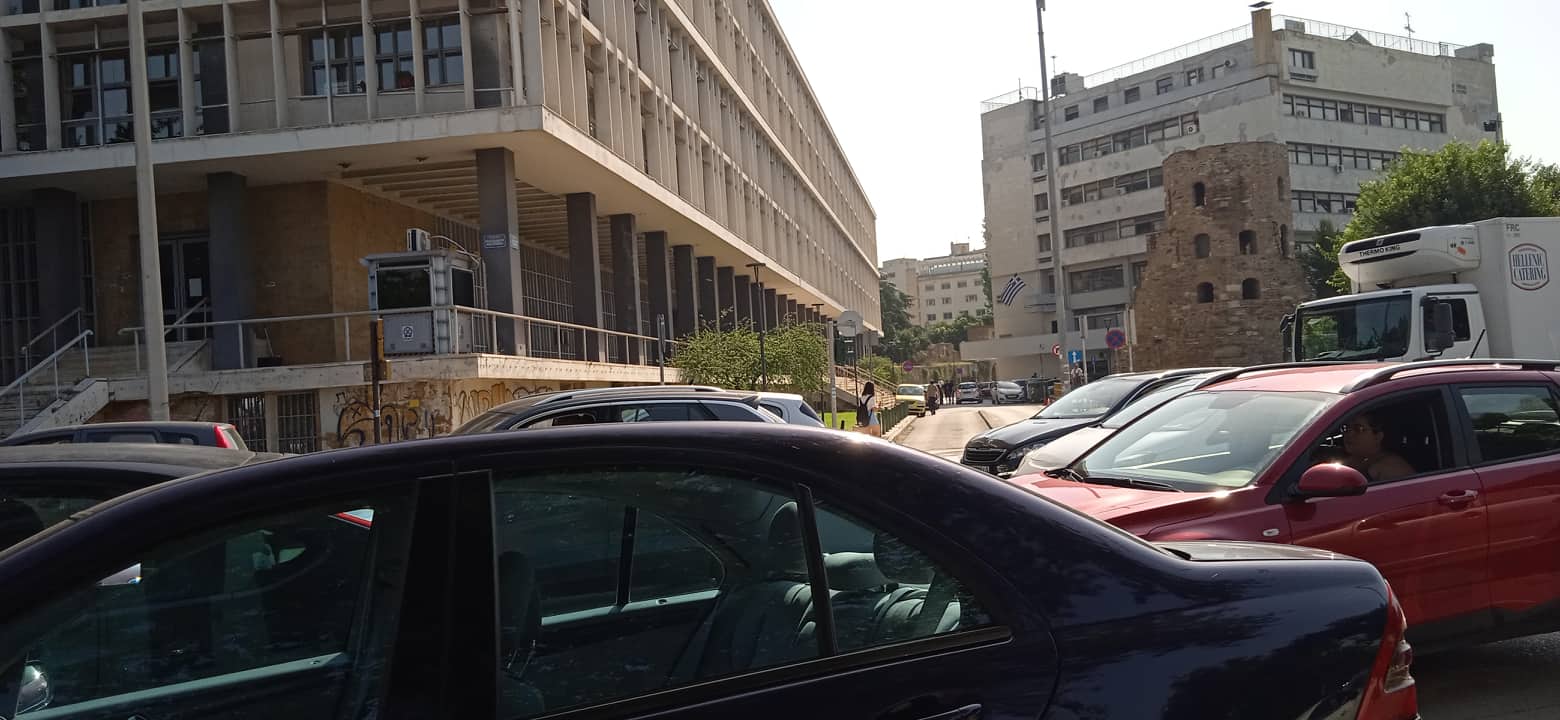 ΦΩΤΟΓΡΑΦΙΕΣ- ΒΙΝΤΕΟ: Θεσσαλονίκη: ﻿Κυκλοφοριακό "κομφούζιο" προκάλεσε η αμφιδρόμηση της 26ης Οκτωβρίου