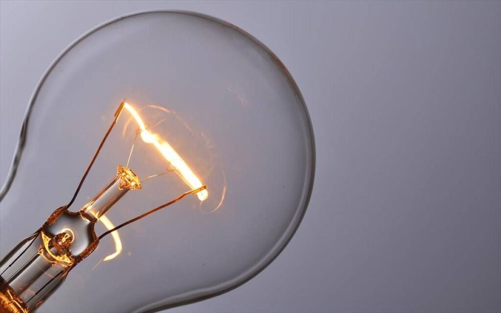 Τι αλλάζει με τη ρήτρα αναπροσαρμογής στην ηλεκτρική ενέργεια από 1η Αυγούστου