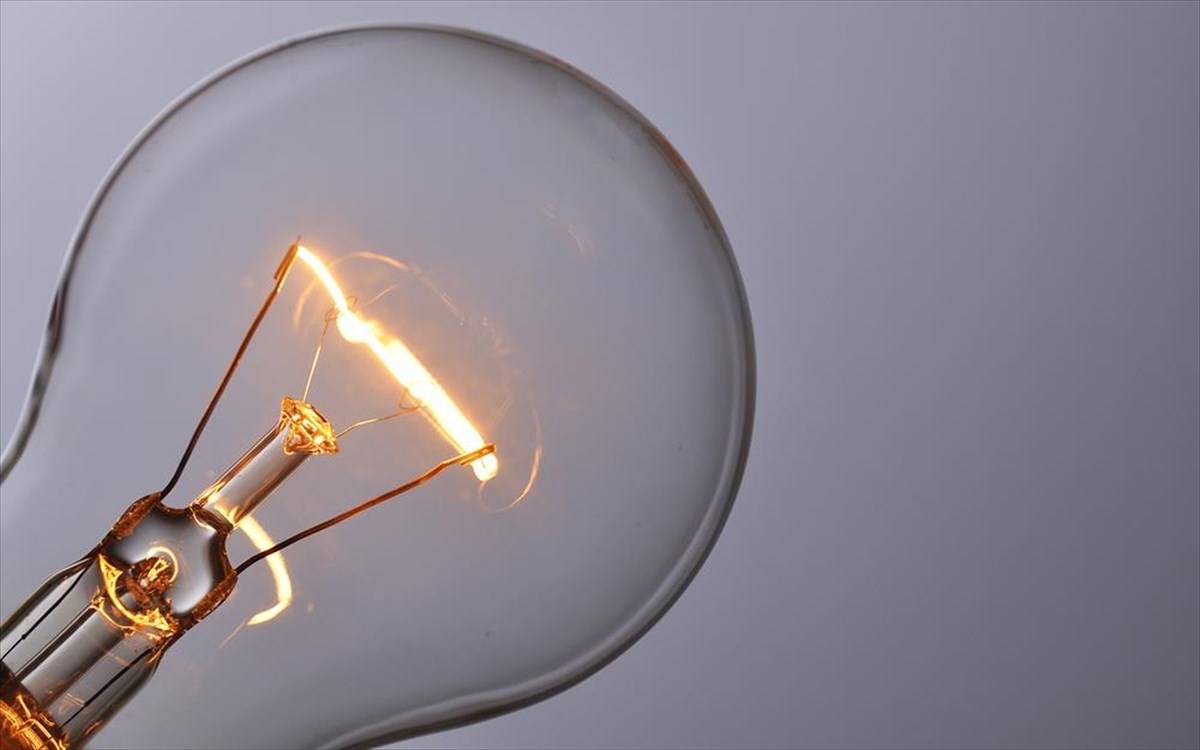 Τι αλλάζει με τη ρήτρα αναπροσαρμογής στην ηλεκτρική ενέργεια από 1η Αυγούστου