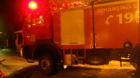 Πάτρα: Φωτοβολίδα από συναυλία του Βασίλη Παπακωνσταντίνου κόντεψέ να γίνει αιτία πυρκαγιάς