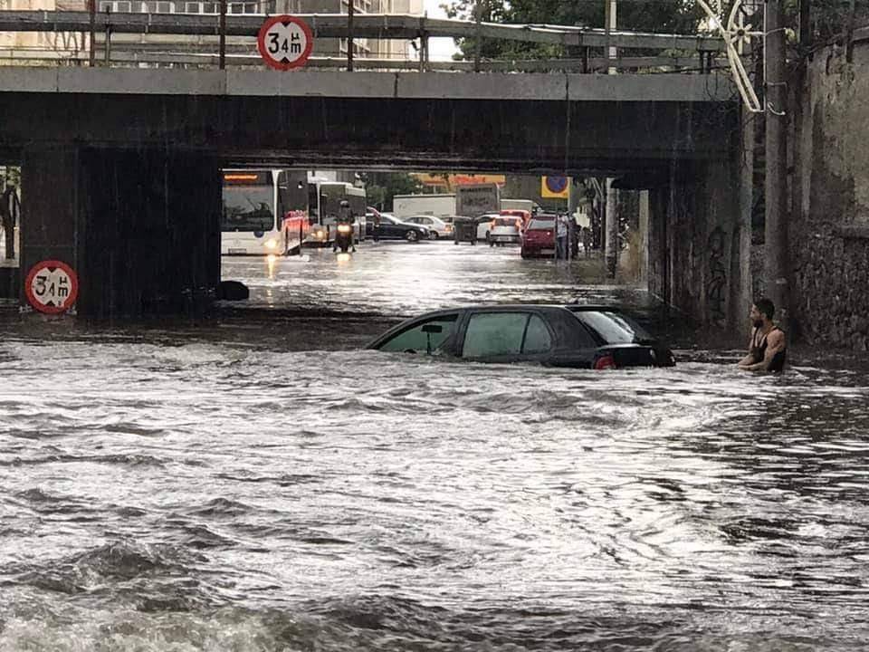 ΒΙΝΤΕΟ – Θεσσαλονίκη: Πάνω από 470 κλήσεις δέχθηκε η Πυροσβεστική κατά την καταιγίδα που έπληξε χθες την πόλη