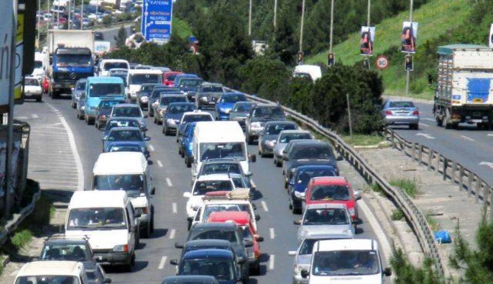 Κυκλοφοριακή ασφυξία στην Περιφερειακή Οδό Θεσσαλονίκης λόγω τροχαίων ατυχημάτων.