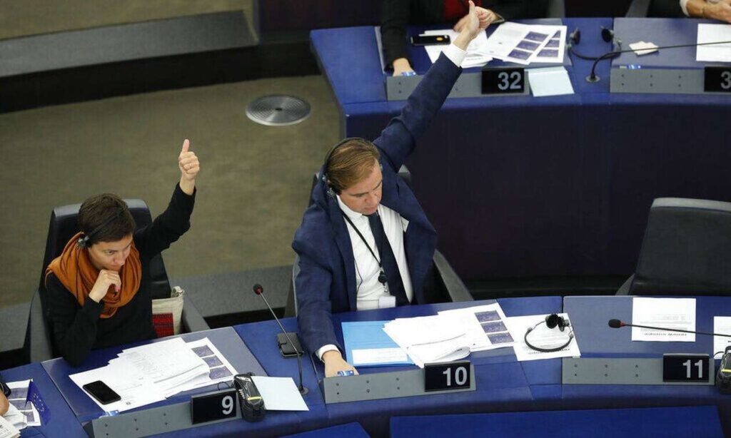 ΒΙΝΤΕΟ- Ευρωκοινοβούλιο: «Σφυροκόπημα» στον Μητσοτάκη για την ελευθερία του Τύπου στην Ελλάδα