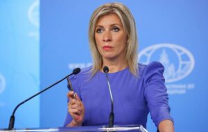 Μαρία Ζαχάροβα: «Τα εργοστάσια όπλων σε ευρωπαϊκές χώρες που παράγουν όπλα για την Ουκρανία αποτελούν πιθανούς στρατιωτικούς στόχους για τη Ρωσία»