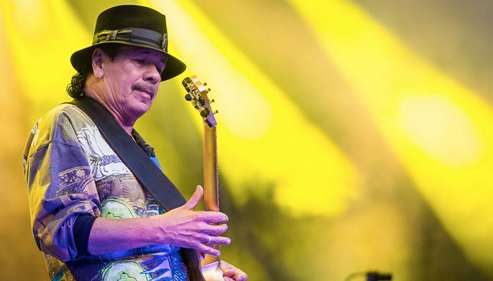 Κάρλος Σαντάνα: Κατέρρευσε επί σκηνής σε συναυλία του στο Ντιτρόιτ