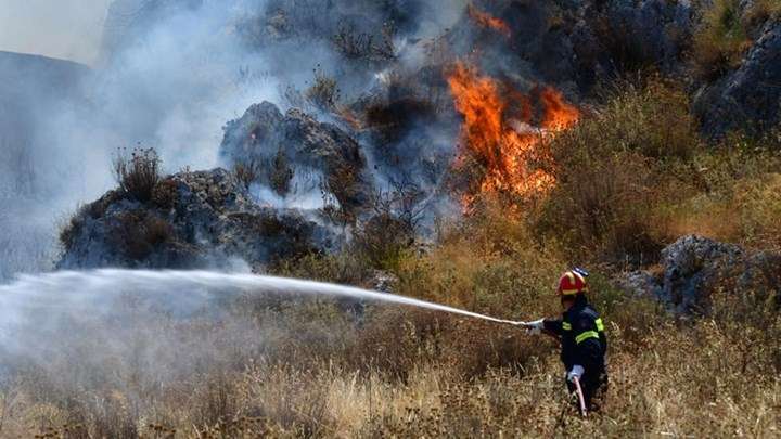 Μάχη με τις φλόγες στην Ηλεία – Υψηλός κίνδυνος πυρκαγιάς και σήμερα σε πολλές περιοχές