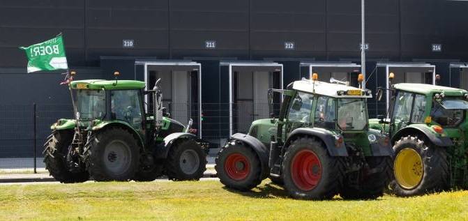 Ολλανδία: Προειδοποιητικά πυρά της αστυνομίας σε διαμαρτυρία αγροτών και κτηνοτρόφων