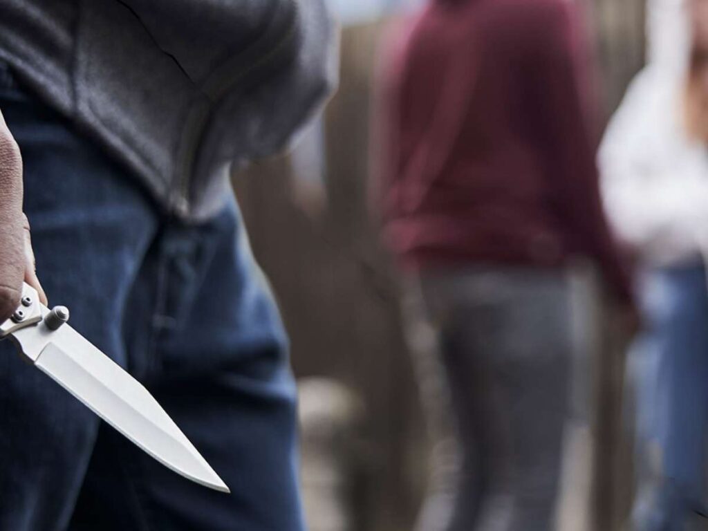 Καισαριανή: 17χρονος απείλησε με μαχαίρι ανήλικους μαθητές σε προαύλιο σχολείου και τους α