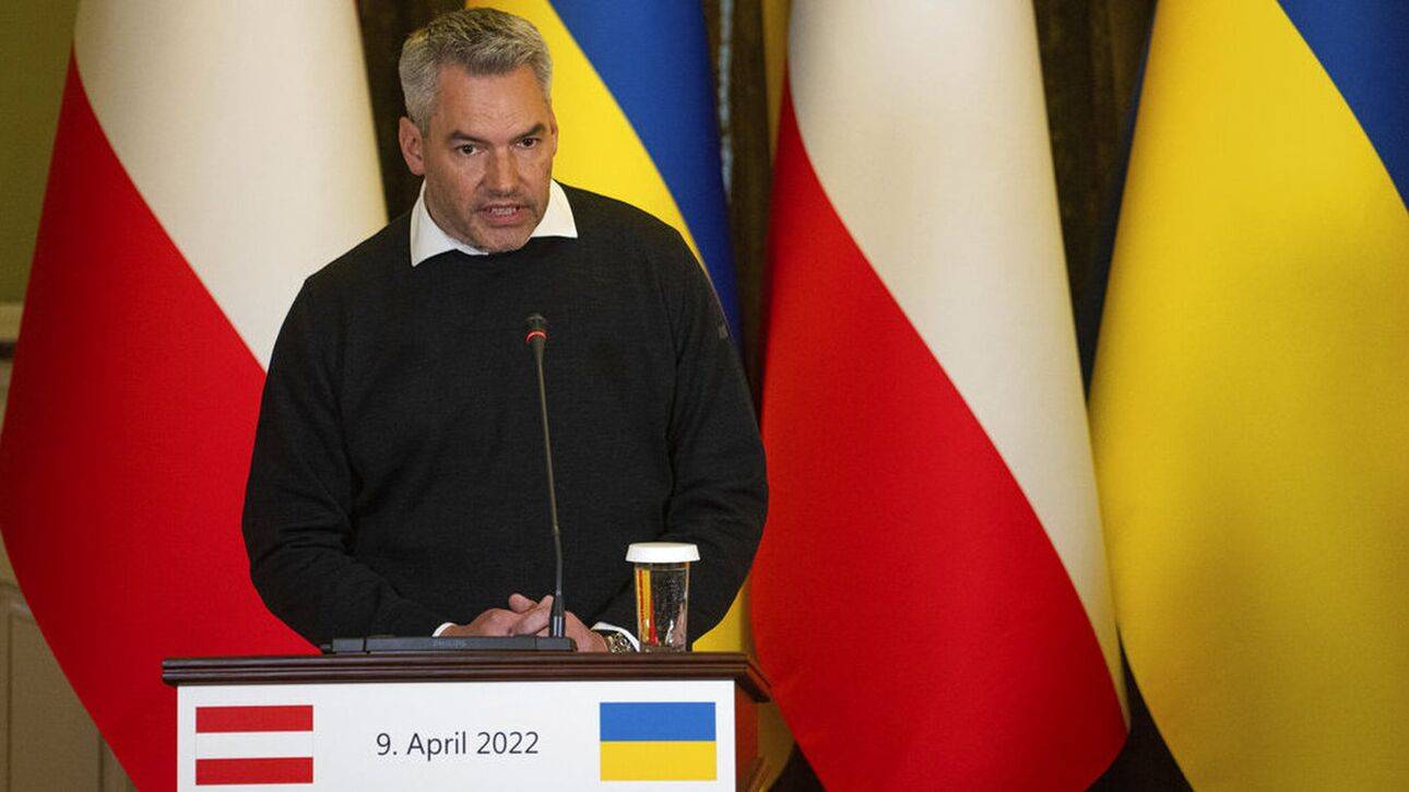 Καγκελάριος Αυστρίας: «Αν συνεχίσουμε με τις κυρώσεις κατά Ρωσίας μένουν 2 επιλογές: αλκοόλ και ψυχοφάρμακα»