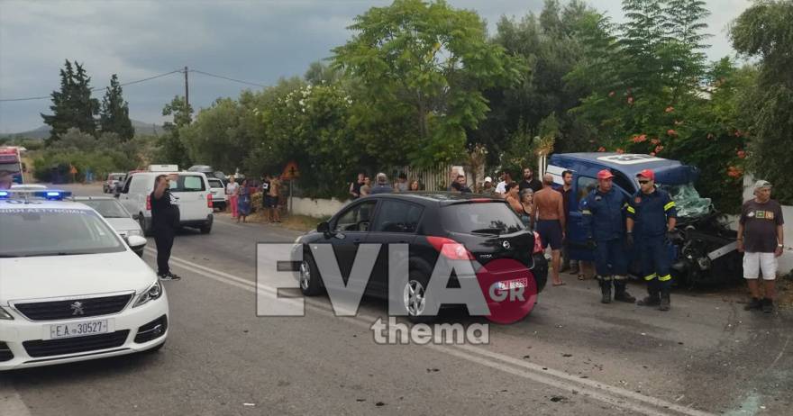 Σοβαρό τροχαίο στην Ερέτρια – Συγκρούστηκαν μετωπικά φορτηγό με βανάκι, τραυματίστηκε ένα άτομο