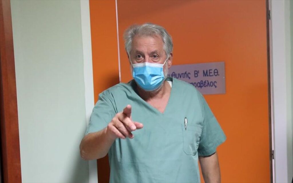 Ν.Καπραβέλος: “Να επιστρέψουν οι απαγορεύσεις – Το κυριότερο μέσο προστασίας οι μάσκες και τα εμβόλια”