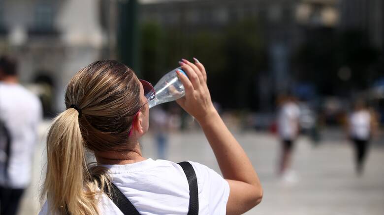 Καιρός: Υψηλές θερμοκρασίες αλλά και σποραδικές βροχές στις περισσότερες περιοχές