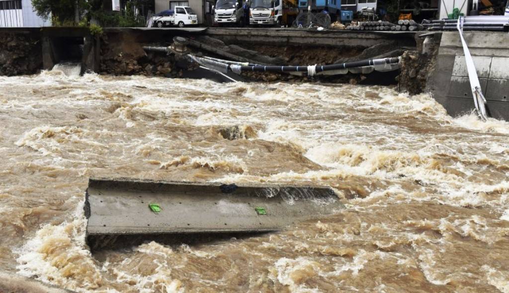 200.000 κάτοικοι απομακρύνθηκαν από τα σπίτια τους στην Ιαπωνία λόγω πλυμμηρών απο σφοδρές βροχοπτώσεις