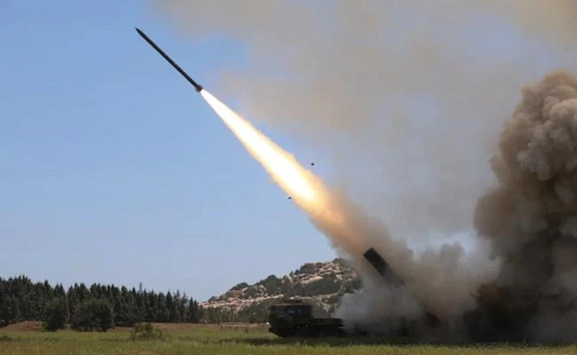 Ανησυχία για τους βαλλιστικούς πυραύλους που εκτόξευσε η Κίνα πέρασαν πάνω από την Ταϊβάν και έπεσαν στην Ιαπωνική ΑΟΖ