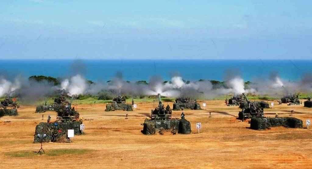 Στρατιωτικές ασκήσεις πυροβολικού με πραγματικά πυρά στην Ταϊβάν