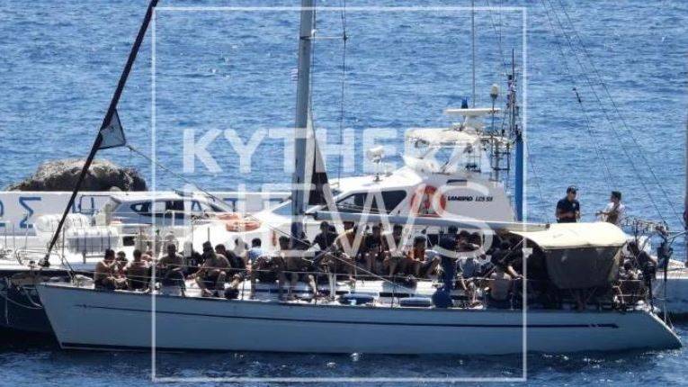 Στα Κύθηρα δύο ιστιοφόρα με 170 παράνομους μετανάστες
