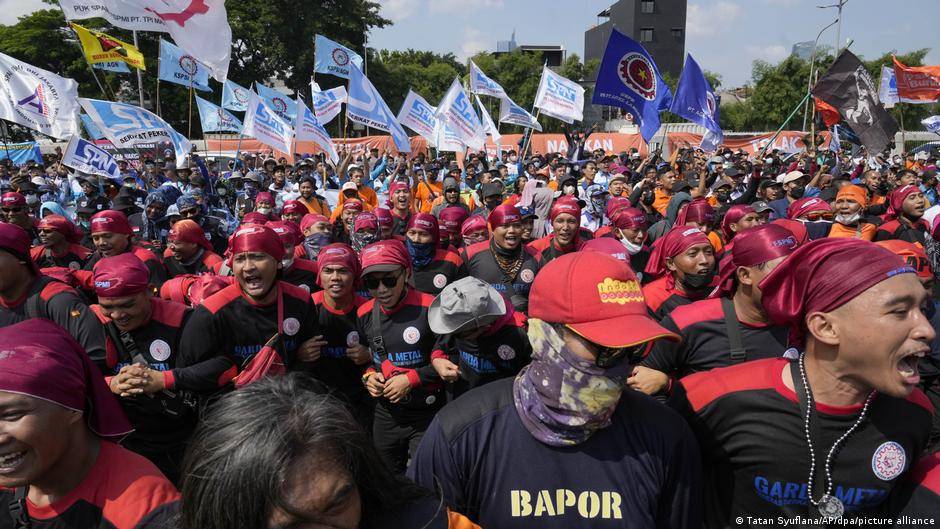 Ινδονησία: Χιλιάδες διαδηλωτές στους δρόμους κατά της φτώχειας και ακρίβειας στα καύσιμα