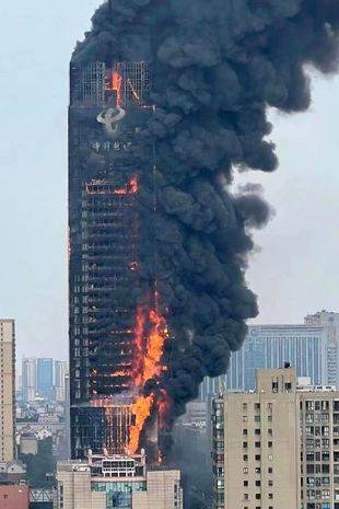 Κίνα: Μεγάλη φωτιά σε ουρανοξύστη