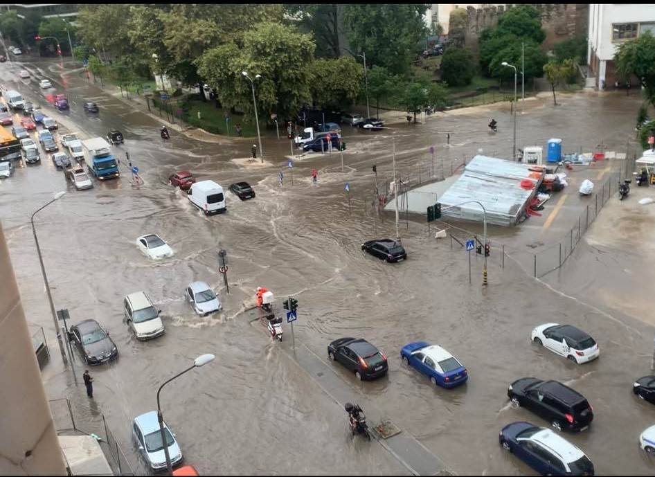 “Πνίγηκε” μέσα σε μισή ώρα η Θεσσαλονίκη// ΒΙΝΤΕΟ – ΦΩΤΟ