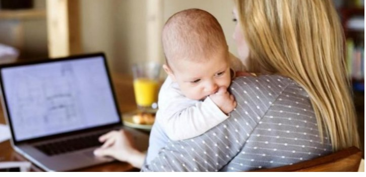 Συντάξεις: Ποιες μητέρες διατηρούν το δικαίωμα να συνταξιοδοτηθούν στα 62 έτη