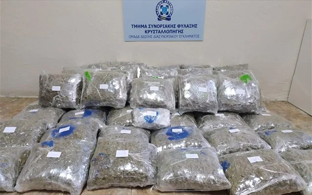 Κοζάνη: Μπλόκο της ΕΛ.ΑΣ. σε μεταφορά 52,5 κιλών χασίς – Δύο συλλήψεις