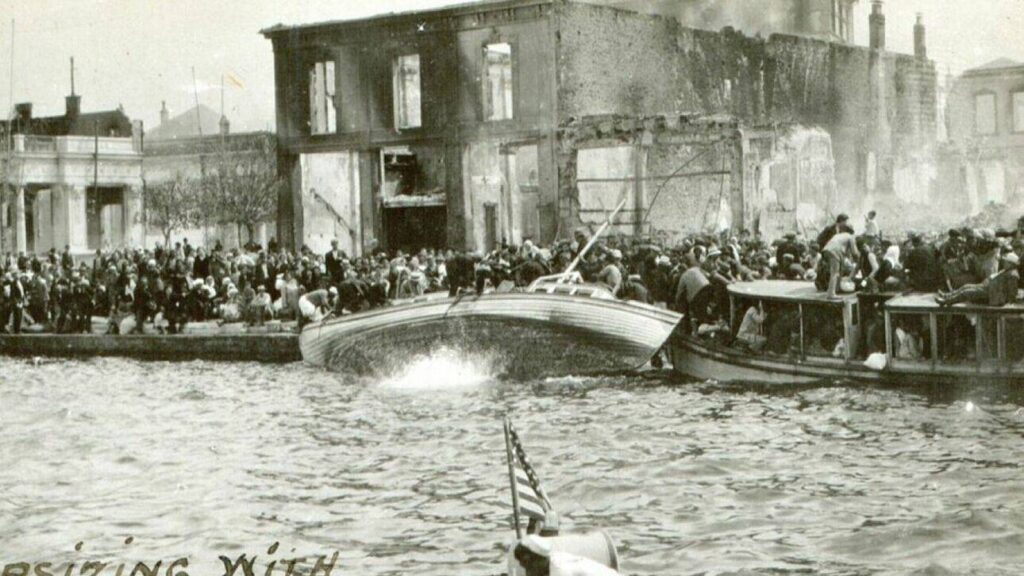 Σαν σήμερα πριν 100 χρόνια οι Τούρκοι πυρπολούν τη Σμύρνη και ξεριζώνουν τον Ελληνισμό της Μ. Ασίας